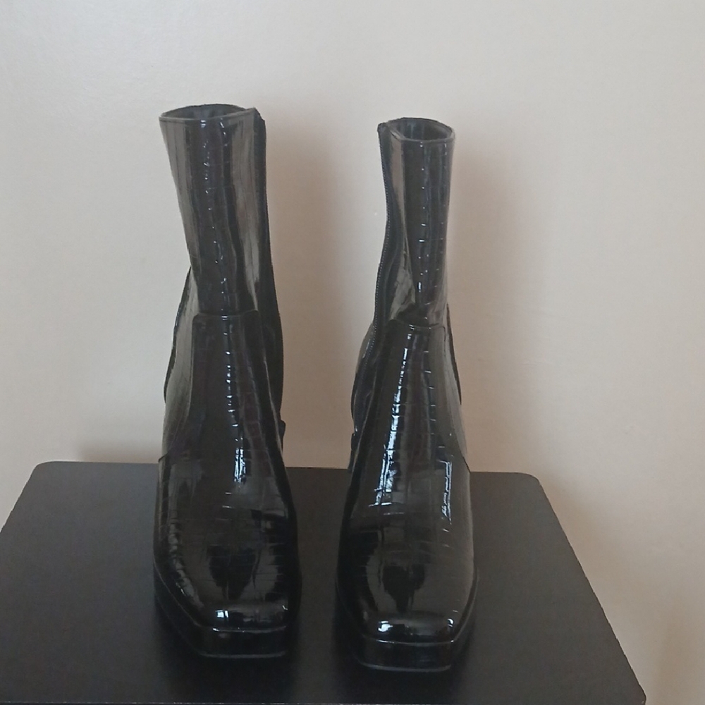 Forever 21 Glossy Black Heeled Boots